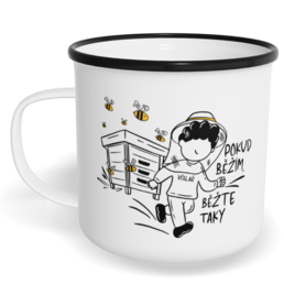 Hrnek plecháček s potiskem na míru - Včelař, pokud běžím, běžte taky