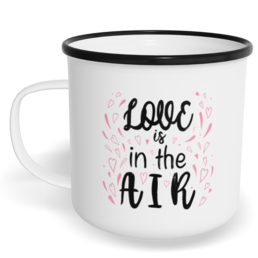Hrnek plecháček s potiskem na míru - Love is in the air
